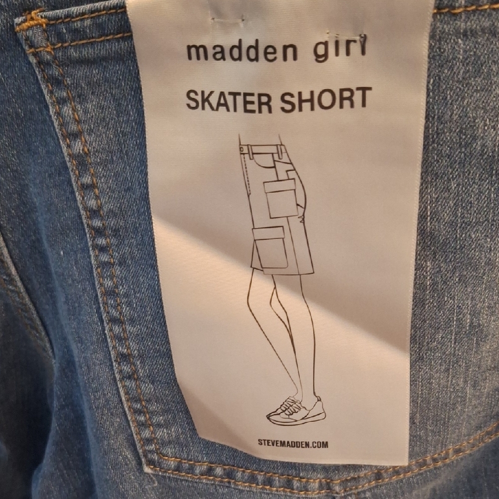 Madden Girl Distressed Blue Cargo Skater Shorts - Picture 6 of 7
